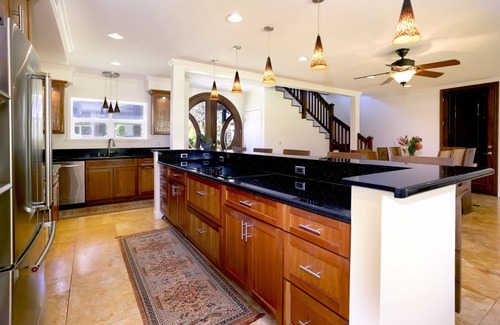 Lanikai House | 4BR Mokulua Seaside w/ Private Studio, Steps to the Beach