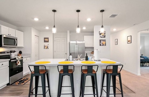 Ocala House | 4BR Near WEC + Long Stays + Kitchen & Workspace