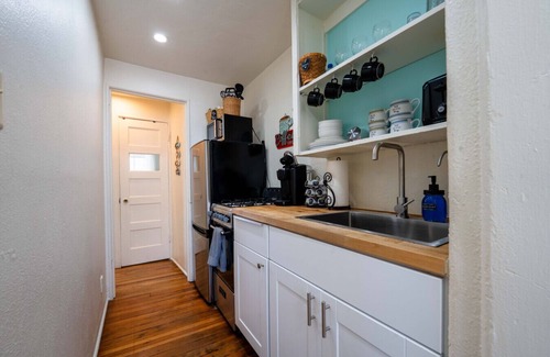 Downtown Tucson House | 4BR Retreat w/Yard – Spring Bliss & Relaxation!