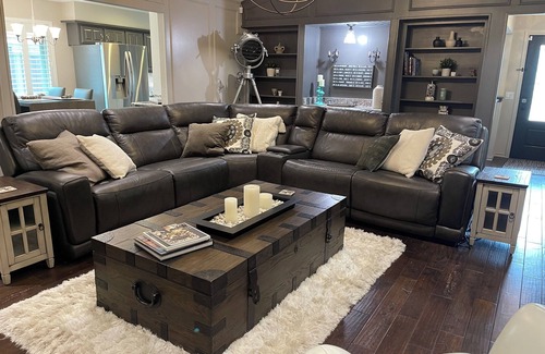 Richardson House | 4BR Sleeps 10/2.5 baths w/Pool, Grill, Air Hockey