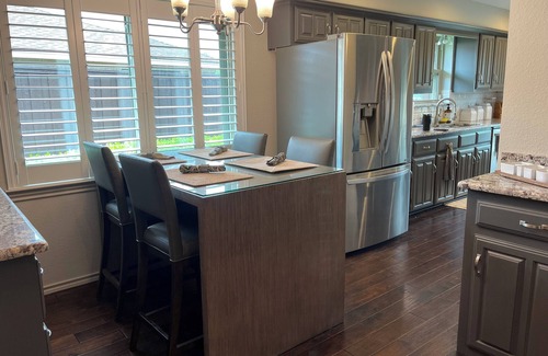 Richardson House | 4BR Sleeps 10/2.5 baths w/Pool, Grill, Air Hockey