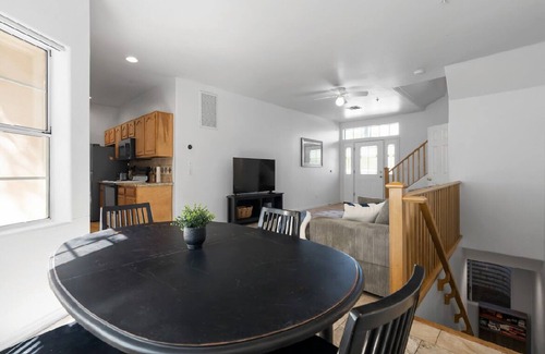 Tempe Condo | 4BR Tempe Retreat. Walk to ASU & Mill Ave.