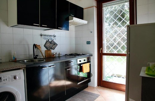 Zona XXXIII Acilia Sud Apartment | 4four Apartment 6-7 pax