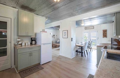 New Florence House | 4K Ranch - 10 acre property & home near Hermann