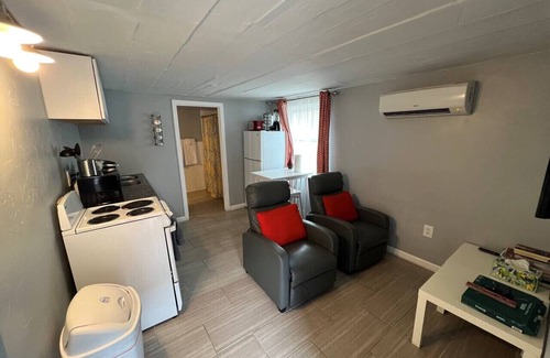 West University House | 4th Ave Historic 1 Bedroom