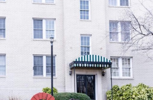 Greensboro Condo | 4th Floor Condo 1/4 mile from Moses Cone Hospital