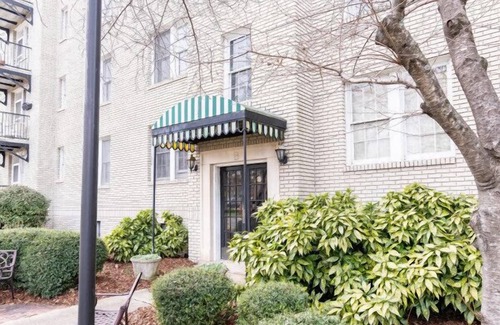 Greensboro Condo | 4th Floor Condo 1/4 mile from Moses Cone Hospital