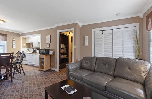 Goodlettsville House | 4x Superhost! Brenda Lee 2BR Villa | Pool + Hot Tub