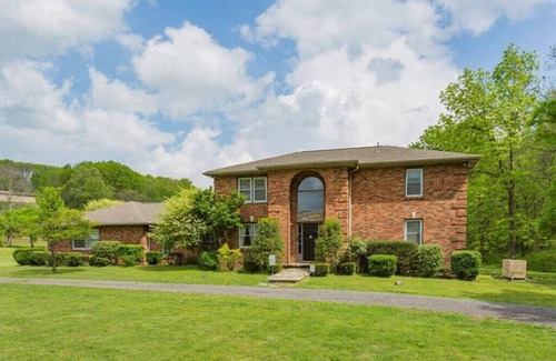 Goodlettsville House | 4x Superhost! Brenda Lee 2BR Villa | Pool + Hot Tub