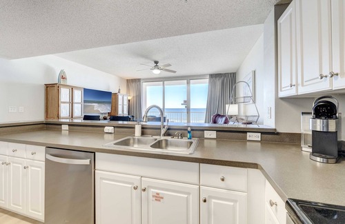 Long Beach Condo | 5%-10% off weekly:Majestic Condo W RESERVED PARKING and free beach chairs T1-305