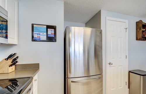 Long Beach Condo | 5%-10% off weekly:Majestic Condo W RESERVED PARKING and free beach chairs T1-305