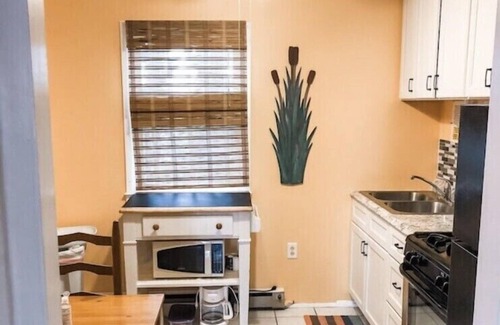 North Ocean City Condo | 5 ⭐️ 1BR-Den N.OC Condo, Ocean Blk, Balcony, Parking, Bike Week Special 9.10-9.14