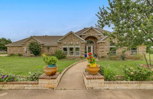 Crowley House | 5 Acres! Countryside Getaway Outside Fort Worth