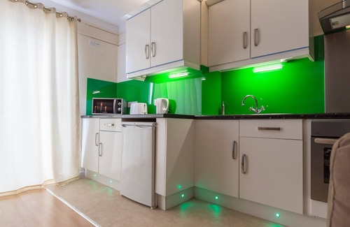 Paignton Apartment | 5* Apartment - Free Swimming Pool - Free Parking on site