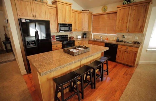 Eden House | 5 bdr 3ba Great House! Great Value! Resort FUN!