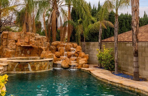 Burbank House | 5 BDR MEDITERRANIAN TREAT! POOL/SPA