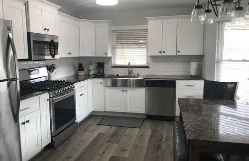 Camdenton House | 5 BED/3 BATH 7 Steps to Great Dock, Large Cove, Secluded, Parking for All