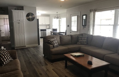 Camdenton House | 5 BED/3 BATH 7 Steps to Great Dock, Large Cove, Secluded, Parking for All