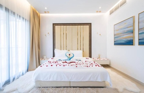 Sharm Villa | 5 Bed Al Dana Paradise Luxury Villas in Palm Fujairah with Sea View