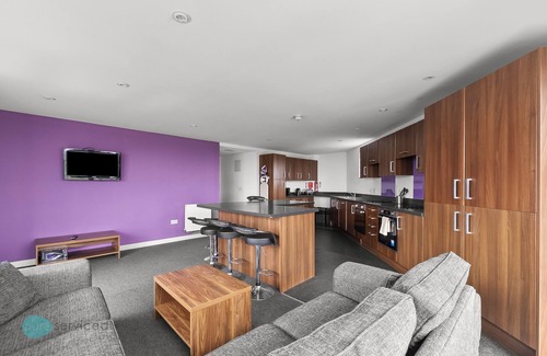 Plymouth Apartment | 5 Bed Apartment @ Derriford Stays by Pureserviced