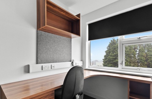 Plymouth Apartment | 5 Bed Apartment @ Derriford Stays by Pureserviced