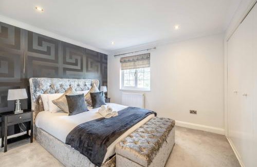 Datchet House | 5 Bed Home in Datchet with Garden & Parking