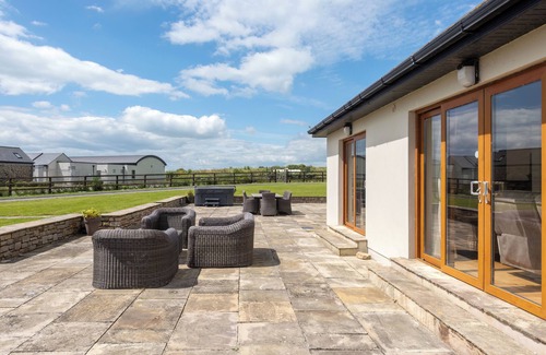 Ardmore Villa | 5 Bed Villa - Sleeps 10 - Hot Tub - Country Views