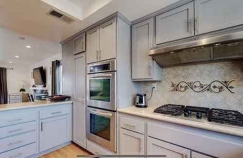 Canoga Park Villa | 5 bedroom 4 bath with pool