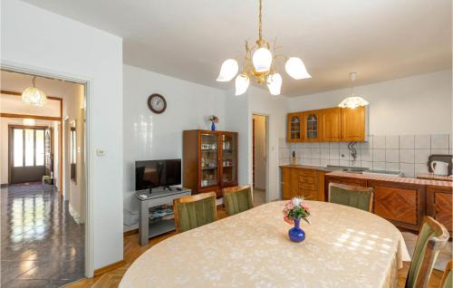 Klenovica House | 5 Bedroom Amazing Home In Klenovica