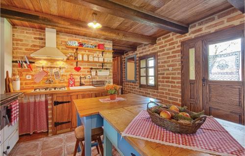 Mozenec House | 5 Bedroom Awesome Home In Novi Marof