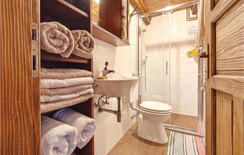 Mozenec House | 5 Bedroom Awesome Home In Novi Marof