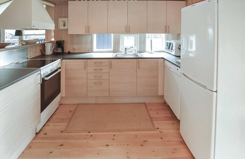 Mommark Strand House | 5 bedroom awesome home in Sydals