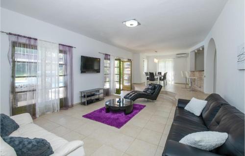 Valtura House | 5 Bedroom Awesome Home In Valtura