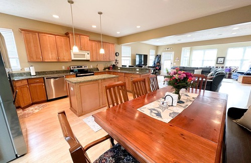 Huron House | 5 Bedroom Beach House in Old Homestead