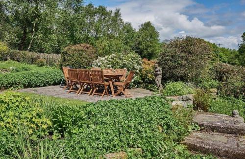 Horton House | 5 bedroom cottage in rural Staffordshire