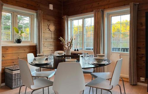 Belland House | 5 Bedroom Cozy Home In Lyngdal
