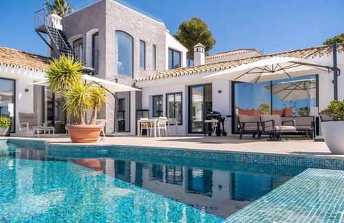 Urbanizacion Puerto de Estepona House | 5 bedroom accommodation in Urban.Puerto de Estep.