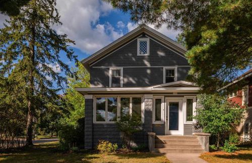 Stevens Point House | 5 Bedroom Family Home - UWSP Walkable