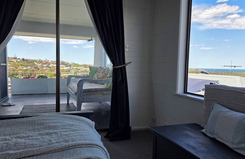 Brookvale Hotel | 5-bedroom holiday home on Northern beaches near Manly