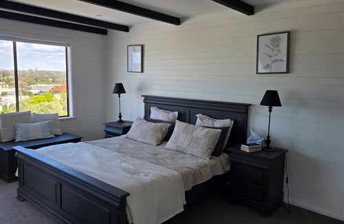 Brookvale Hotel | 5-bedroom holiday home on Northern beaches near Manly