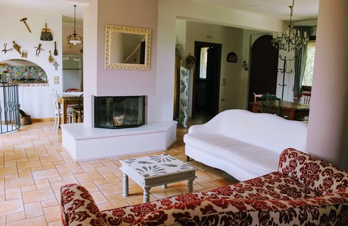 Monteciccardo Apartment | 5-bedroom holiday apartment: nature, swimming pool, relax 30 mins from the beach