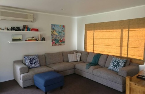 Mount Maunganui House | 5 bedroom home on Mount Maunganui Golf Course, Omanu beach across the road.