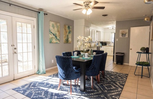 College Station House | 5 Bedroom Home 6 Minutes to Kyle Field—Perfect Game Day House or Ring Dunk