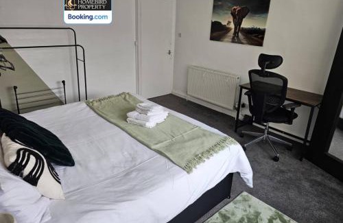 Headingley House | 5 Bedroom House By Homebird Property Management Short Lets & Serviced Accommodation Leeds With Free Parking & Garden