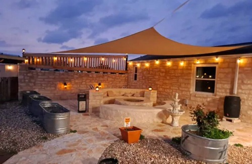 Bastrop House | 5-bedroom house in delightful Bastrop with fitness room, WiFi, AC