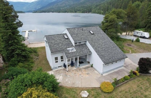 Nelson House | 5 Bedroom Lakefront Home w/Sauna & Office - 40 minutes to Whitewater