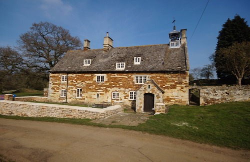 Knipton House | 5 bedroom Manor in private parkland with idyllic countryside and lake views