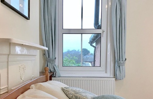 Exmouth House | 5 Bedroom Seaside Home Sleeps 10