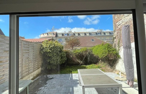 Le Touquet-Paris-Plage Villa | 5-bedroom villa with terrace and small garden in town center