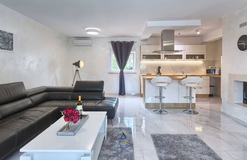 Buici Villa | 5 bedroom villa with pool in Porec